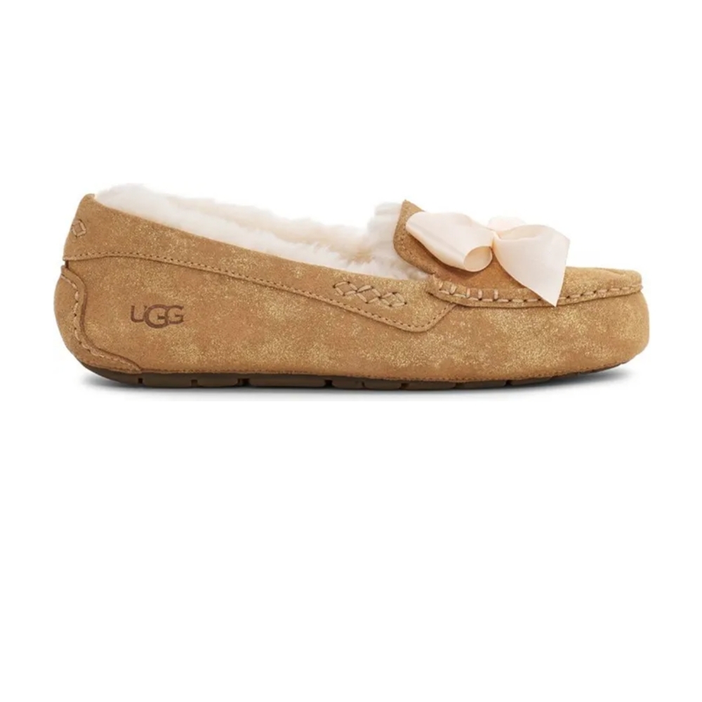 Pretty UGG bow slippers 🐰